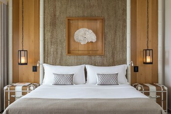 Room, Partial Sea View