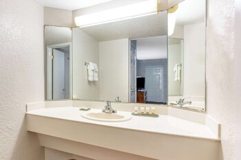 Room, 1 King Bed, Accessible, Non Smoking (Bathtub)