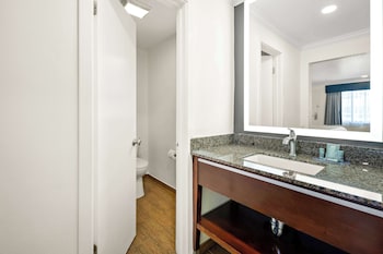 Standard Room, 1 King Bed, Non Smoking, Refrigerator