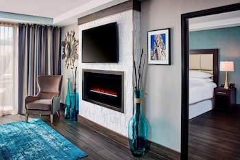 Junior Suite, 1 King Bed, City View (Fireplace)