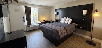 Standard Room, 1 Queen Bed