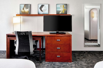 Room, 2 Queen Beds, Bathtub (Mobility/Hearing Accessible, Tub)
