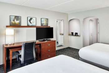 Room, 2 Queen Beds, Bathtub (Mobility/Hearing Accessible, Tub)
