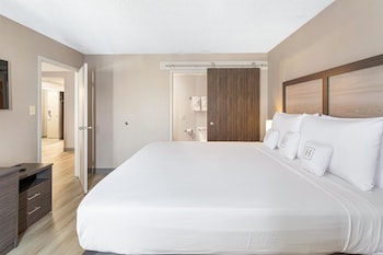 Suite, 1 King Bed, Non Smoking (Living Room;with Sofabed)