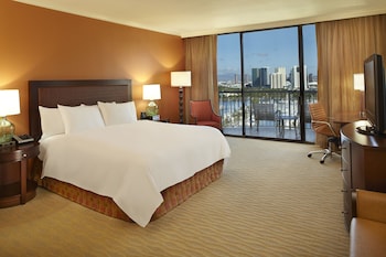Room, 1 King Bed, Roll-In Shower, Ocean View
