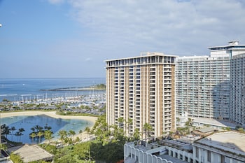 Room, 1 King Bed, Roll-In Shower, Ocean View