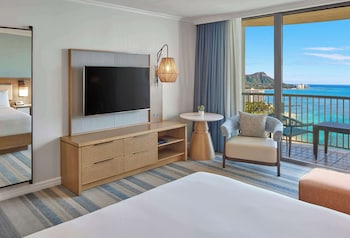 Room, 1 King Bed, Roll-In Shower, Lagoon View (Rainbow Tower, Renovated)