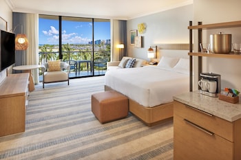 Room, 1 King Bed, Roll-In Shower, Partial Ocean View (Rainbow Tower, Renovated)