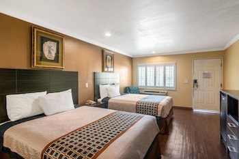 Deluxe Room, 2 Queen Beds, Non Smoking