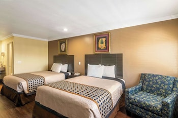 Deluxe Room, 2 Queen Beds, Non Smoking