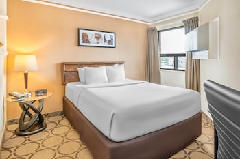 Suite, 1 Queen Bed, Non Smoking (Upgrade)