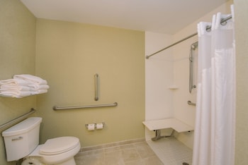 Single Room, 2 Queen Beds (Mobility, Roll-In Shower)