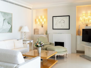 Suite, 1 King Bed, Terrace (Pool)