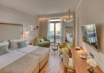 Premium Triple Room, Partial Sea View