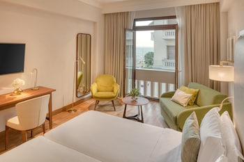 Superior Side View Triple Room