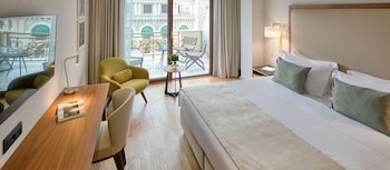 Executive Room, Partial Sea View