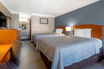 Room, 2 Queen Beds, Smoking