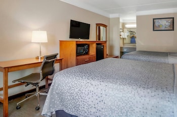 Room, 2 Queen Beds, Smoking