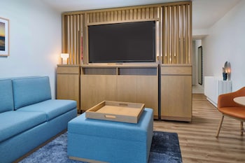 Junior Suite, 1 King Bed with Sofa bed, Ocean View