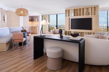 Deluxe Suite, 1 King Bed, Ocean View (One Bedroom)
