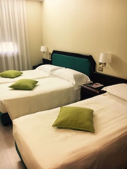 Standard Room, Multiple Beds, Smoking
