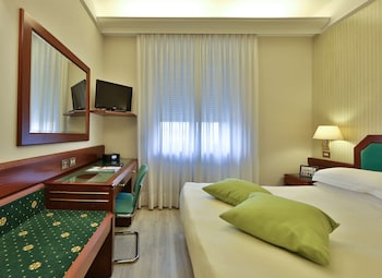 Standard Room, 1 Queen Bed, Smoking