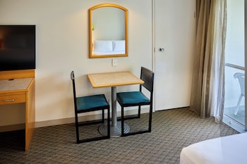 2 Double beds standard with Sea View