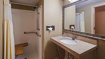 Standard Room, 1 King Bed, Accessible, Bathtub
