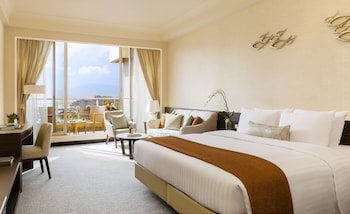 Deluxe Room, 1 King Bed, Balcony, Sea View
