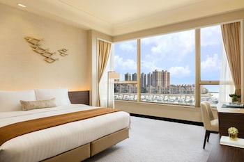 Deluxe Room, 1 King Bed, Sea View