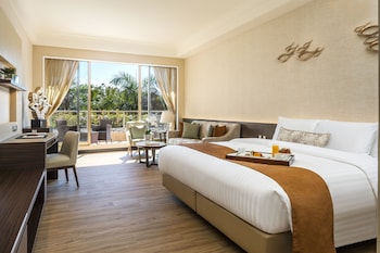 Deluxe Room, 1 King Bed, Balcony, Sea View