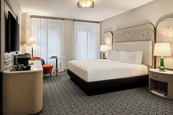 Deluxe Room, 1 King Bed, City View