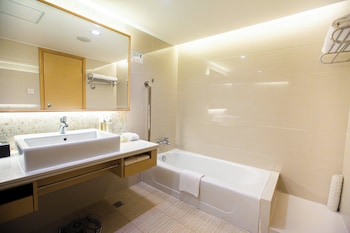 Suite, 1 King Bed, Club Lounge Access
