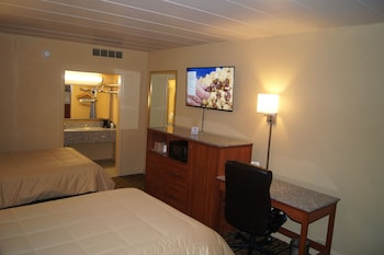 Basic Room, 2 Double Beds, Non Smoking, Private Bathroom