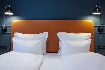 Premium Room, 1 King Bed, Non Smoking (with Sofabed)