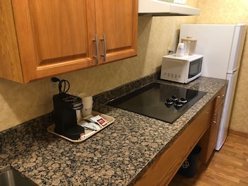 Standard Room, 1 Queen Bed, Non Smoking, Kitchenette