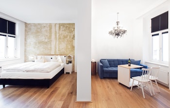 Grand Independent Room