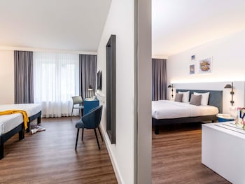 Standard Suite, 2 Double Beds, Connecting Rooms (Family)