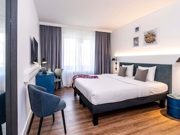 Standard Room, 1 Queen Bed