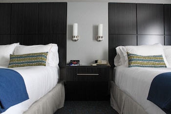 Suite, 2 Queen Beds (Additional Living Area)