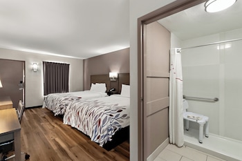 Deluxe Room, 2 Queen Beds, Accessible, Non Smoking (Walk-In Shower, First Floor)