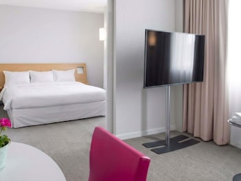 Suite, 1 Queen Bed with Sofa bed