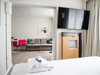 Suite, 1 Queen Bed with Sofa bed