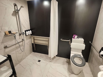 Classic Room, 1 Queen Bed, Accessible