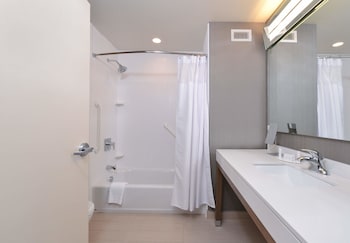 Room, 2 Queen Beds (Hearing Accessible)