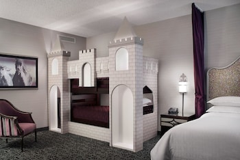 Castle Queen With Bunk Bed