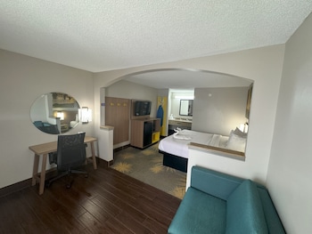 Standard Room, 1 King Bed