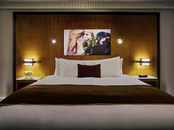 Deluxe Room, 1 King Bed, Lagoon View