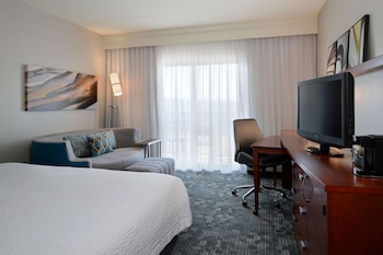 Deluxe Room, 1 King Bed with Sofa bed