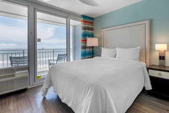 1 Bedroom Ocean Front 1 King or 1 Queen Suite